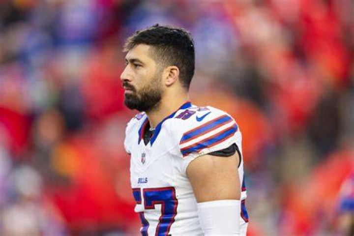 A.J. Epenesa Salary, 40 Time, Defensive Tackle, Draft Profile, Parents, Age