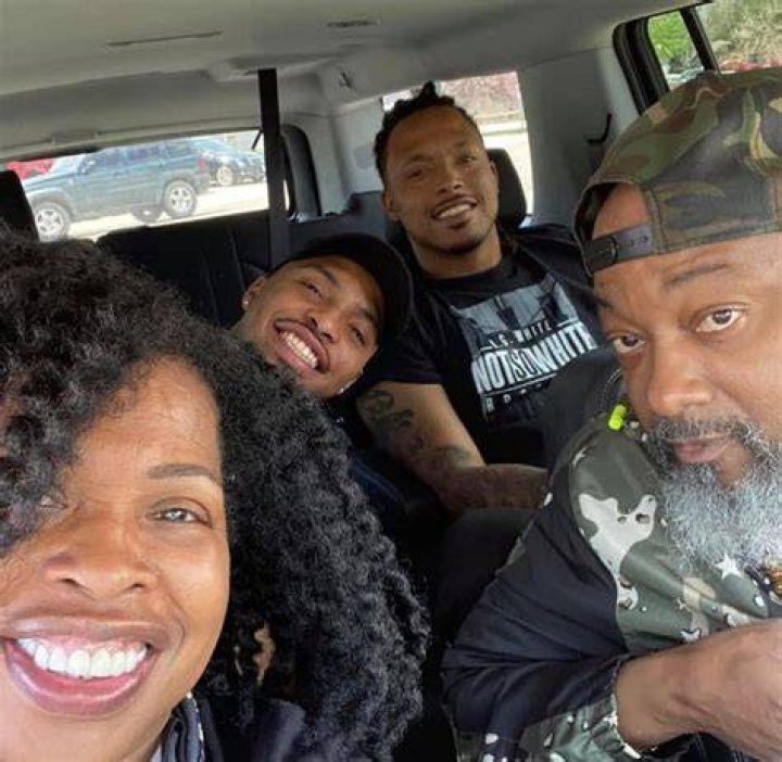Adele Givens: Husband, net worth, tattoos, smoking & body measurements