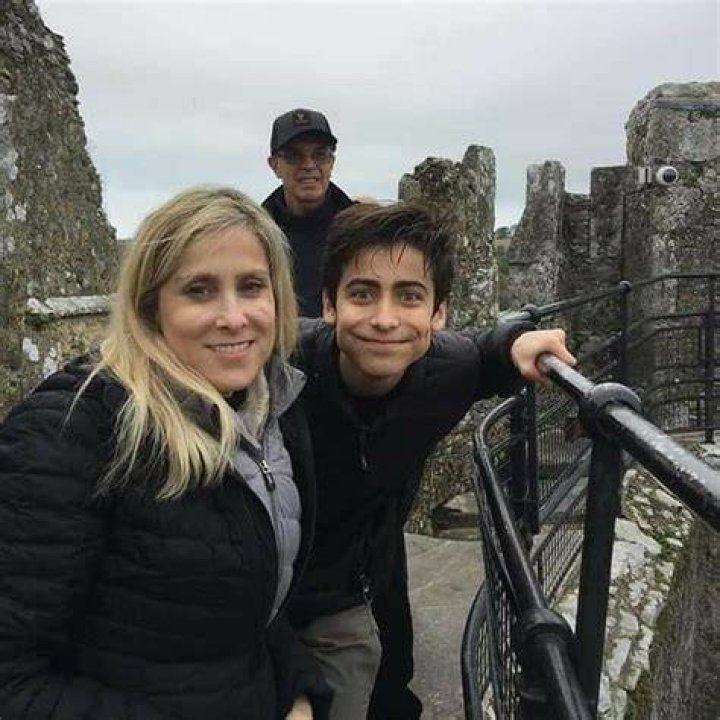 Aiden Gallagher Parents: Meet Rob Gallagher And Lauren Gallagher
