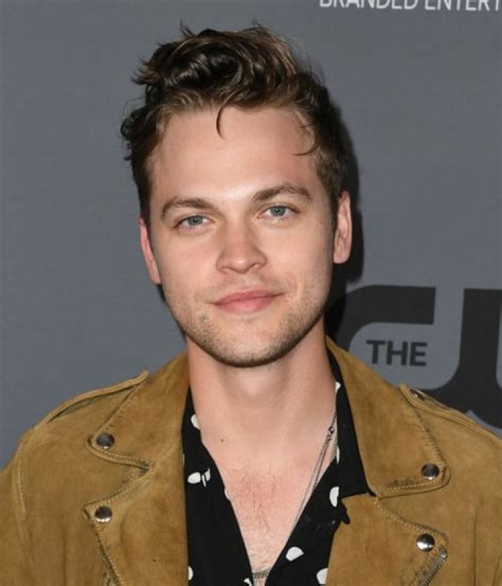 Alexander Calvert – Biography, Parents, Age, Height, Movies and TV Shows