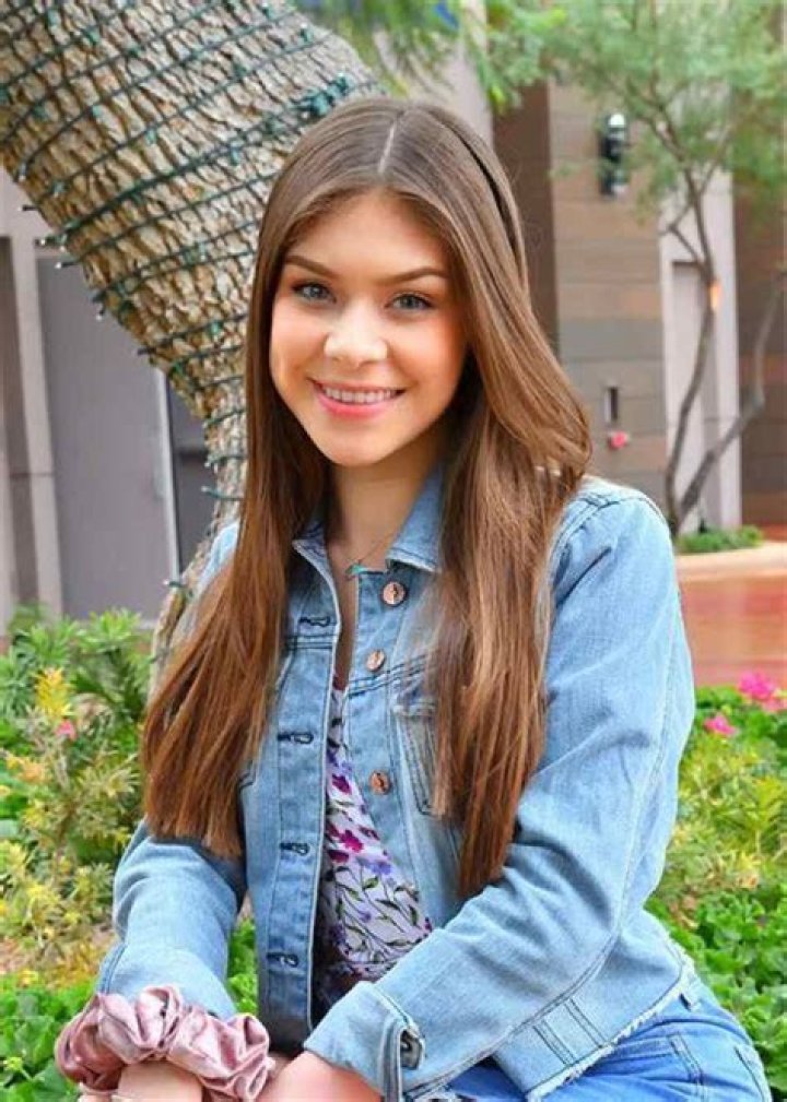 Alexandra Henrikson Wikipedia, Age, Height, Boyfriend, Family, Instagram, Bio