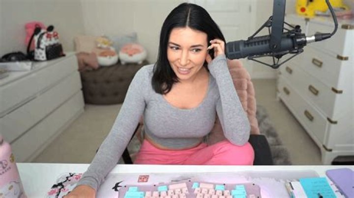Alinity Divine Bio, Wiki, Age, Height, Twitch Gamer, Cat Throw and Net Worth