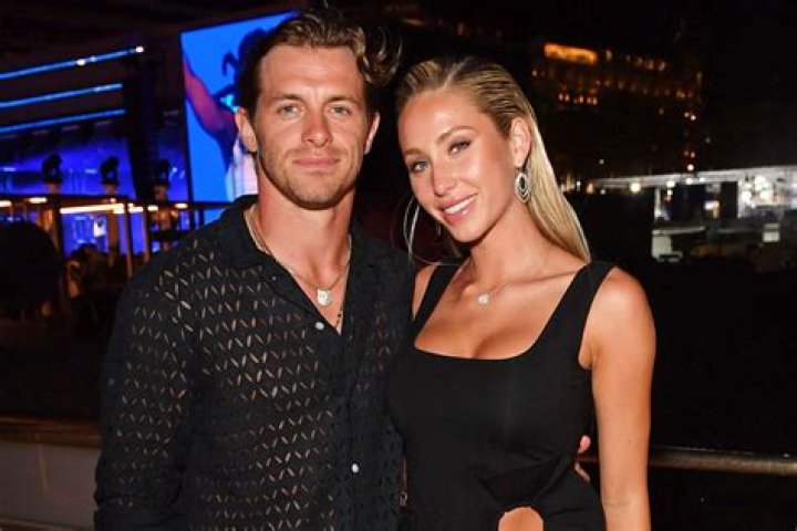 Alix Earle Boyfriend: Is Alix Earle Dating?