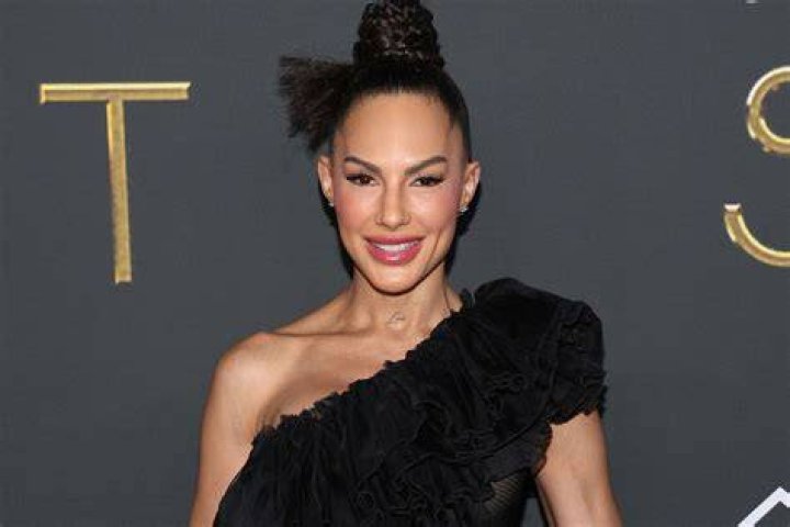 Amanza Smith Selling Sunset Net Worth, Age, Parents, Husband, Wiki, Biography, Siblings, Ethnicity & more