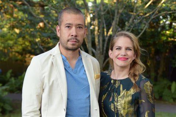 Anna Chlumsky: Husband, net worth, tattoos, smoking & body measurements