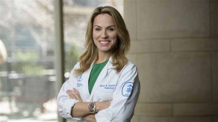 Anndi McAfee Bio, Wiki, Age, Height, Family, Husband, Baywatch, Movies, Tv shows, and Net Worth.