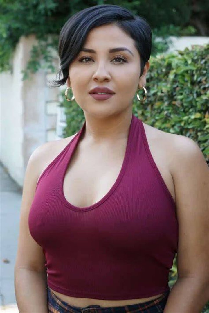 Annie Gonzalez Height,Wiki, Biography, Age, Boyfriend, Net Worth