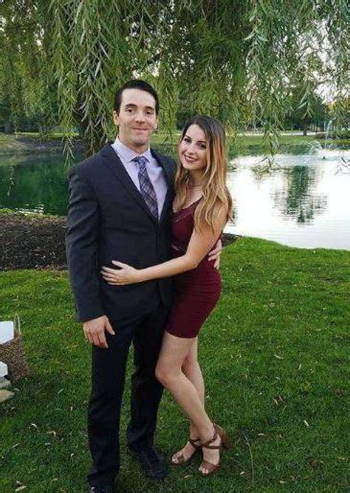 April Beckner Wiki, Age, Instagram, Drew Drechsel Girlfriend, Job, Family, Drew Drechsel Wife, Height, Net Worth, Photos