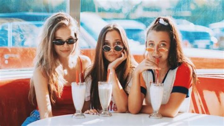 Are the Girdies not friends anymore? What happened to Emma Chamberlain, Hannah Meloche and Ellie Thumann?