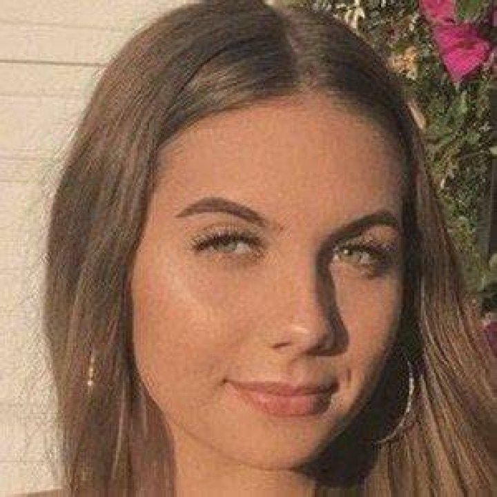 Arianna Flowers (TikTok Star) Biography, Age, Height, Net Worth