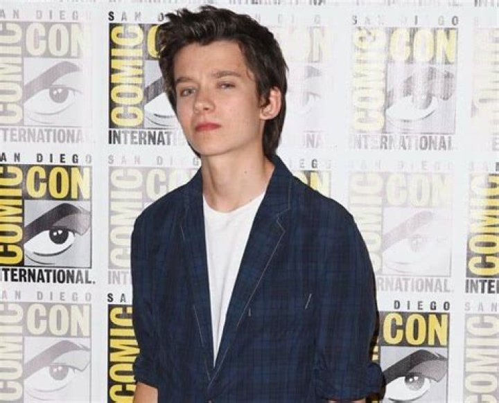 Asa Butterfield (Actor) Wiki, Bio, Age, Height, Weight, Girlfriend, Net Worth: 10 Facts about him