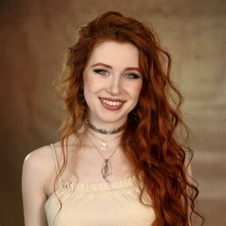 Aviv Buchler- Wiki, Age, Height, Net Worth, Boyfriend, Ethnicity