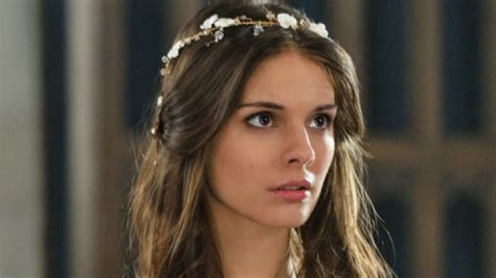 Caitlin Stasey Partner: Is Caitlin Stasey in a relationship?