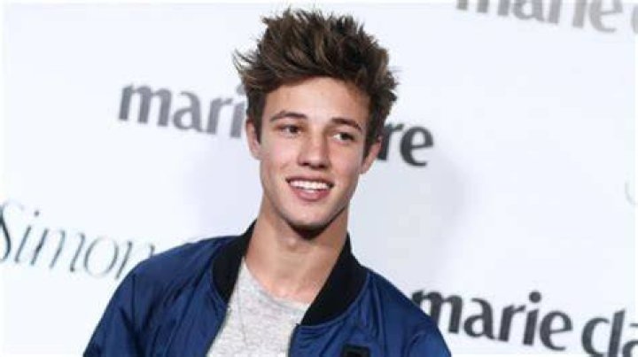 Cameron Dallas Biography: House, Age, Songs, Girlfriend, Net Worth, Height, Movies, Child, TV Shows