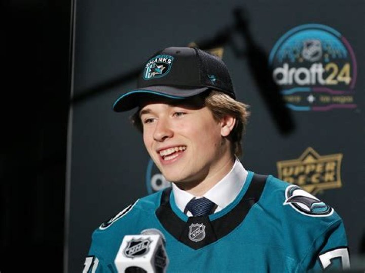 Cameron York (Ice Hockey Player) Age, Salary, Height, Girlfriend, Wiki, Biography, Instagram