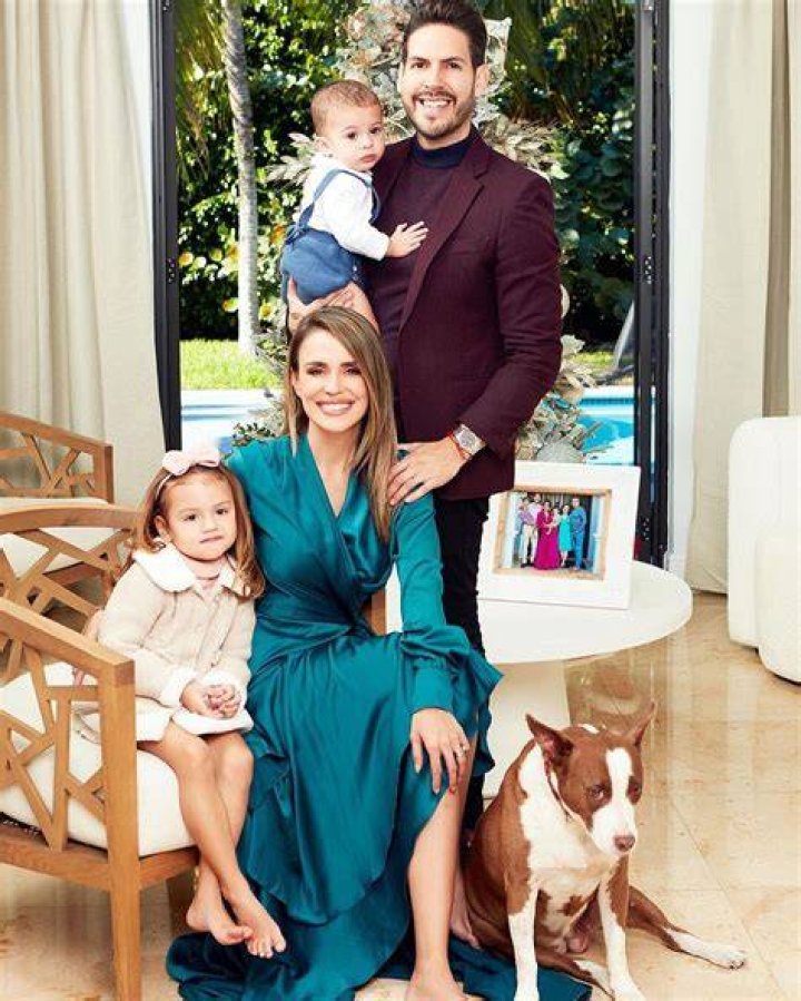 Carolina Sarassa Univision: Bio, Age, Husband, Wedding, Salary and Net Worth