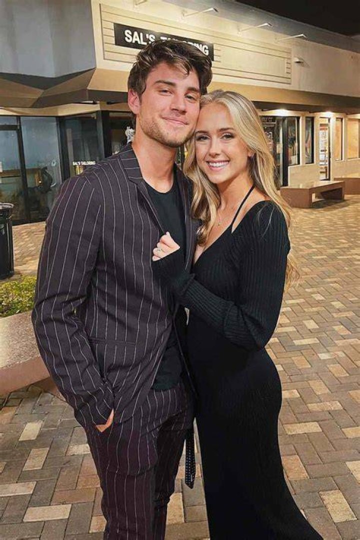 Carson Rowland Bio, Age, Height, Parents, Girlfriend, Movies, and Net Worth