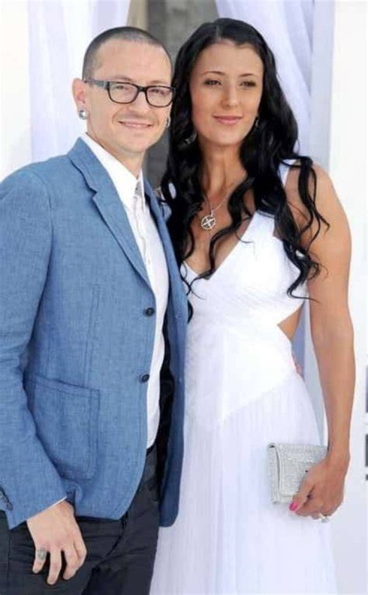 Chester Bennington- Net Worth, Bio, Age, Wife, Marriage, Height, Ethnicity