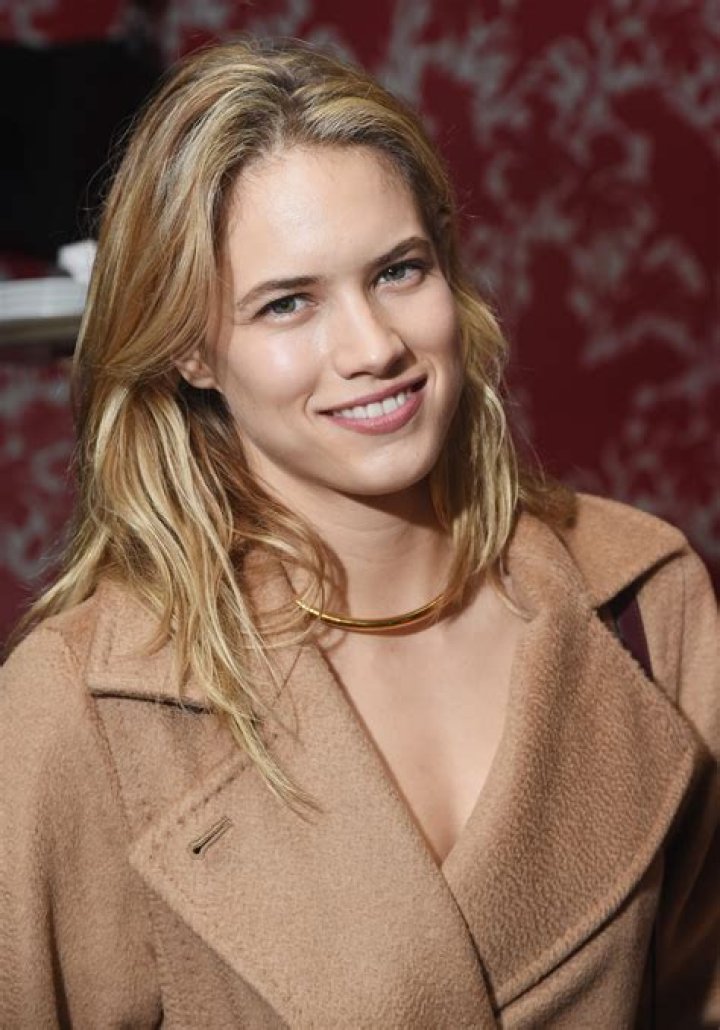 Cody Horn Bio, Age, Height, Husband, Children, Parents, Magic Mike, The Office and Net worth