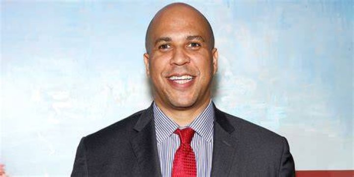 Cory Booker Height, Wiki, Age, Biography, Girlfriend, Net Worth