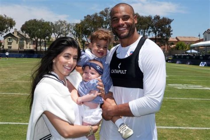 Dak Prescott Bio, Age, Family, Parents, Wife, tattoo, Height, Net Worth, Contract
