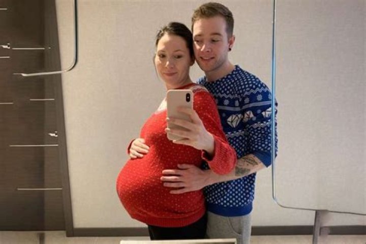 Daniel Middleton: Wife, net worth, tattoos, smoking & body facts
