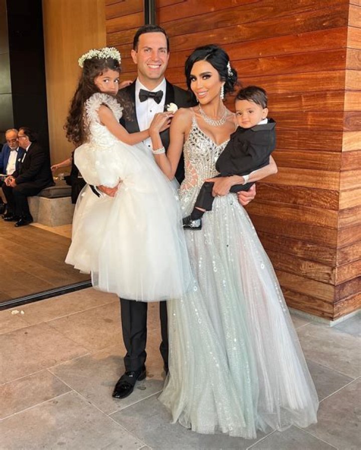 Dara Mir Age Wiki, Biography Height, Instagram, Lilly Ghalichi Husband