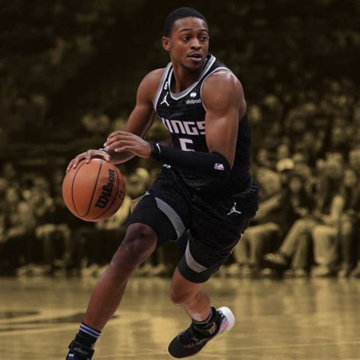 De’Aaron Fox Contract, Stats, Position, Age, Team, Shoes, Wingspan