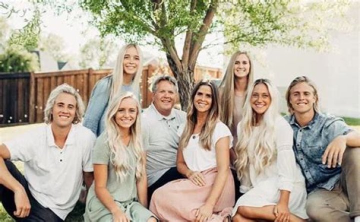 Derik Beeston Siblings; Brother Tanner, Twin, Family, Parents