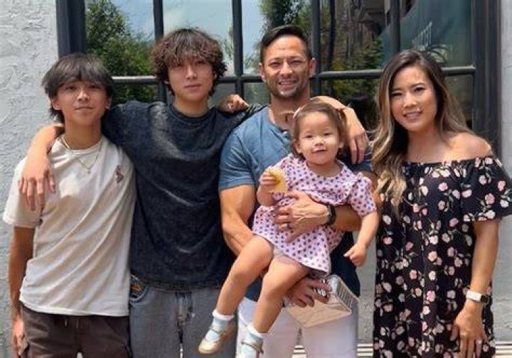 Does Hit & Run Star Lior Raz Have Tattoos? His Wife Height And Net Worth