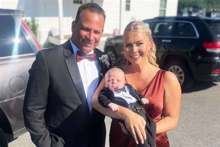 Emily Finn OAN Age, Wikipedia, Husband: Is She Married?