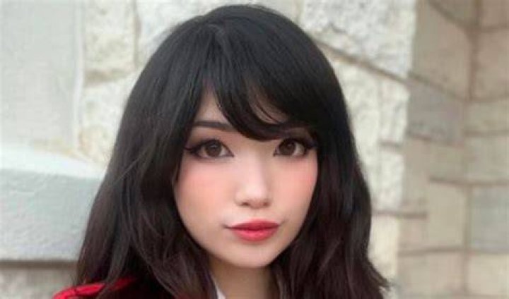 Emiru- Wiki, Age, Boyfriend, Real Name, Net Worth, Height
