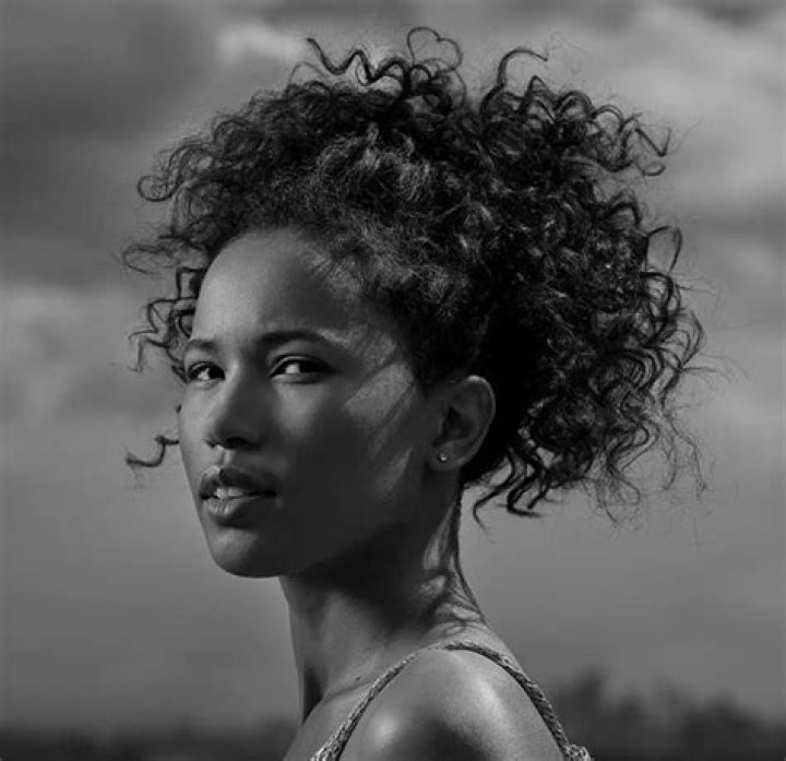 Fola Evans-Akingbola: dating, net worth, tattoos, smoking & body measurements