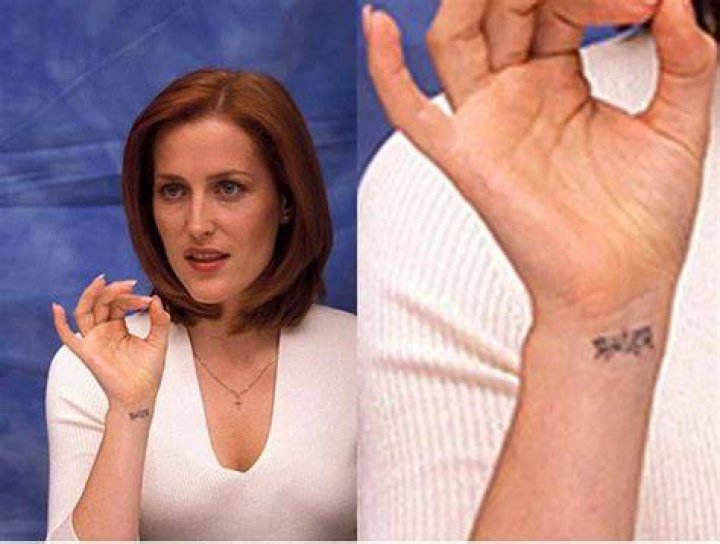 Gillian Anderson: dating, net worth, tattoos, smoking & body measurements
