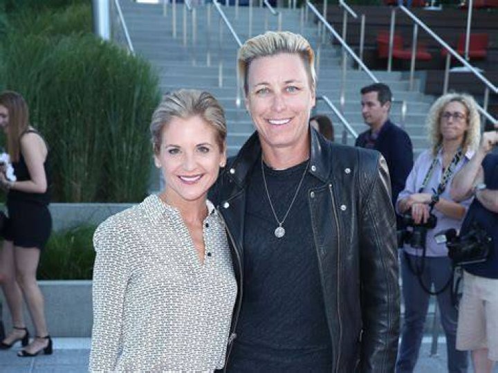 Glennon Doyle Melton Age, Wikipedia, Biography, Children, Salary, Net Worth, Parents.