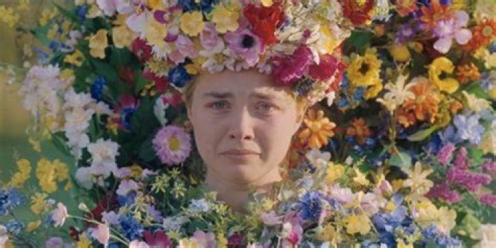 How did Florence Pugh feel about Midsommar? Why did Florence Pugh smile at the end of Midsommar?