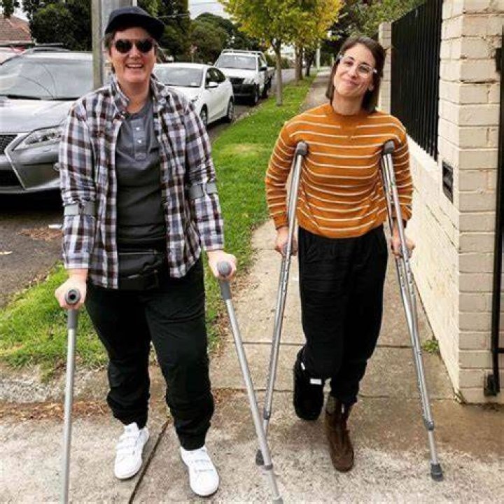 How Did Hannah Gadsby Lose Weight: Comedian Just Married Wife Jenney Shamash