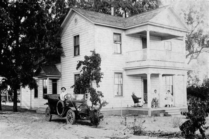 How did they build houses in the 1920s