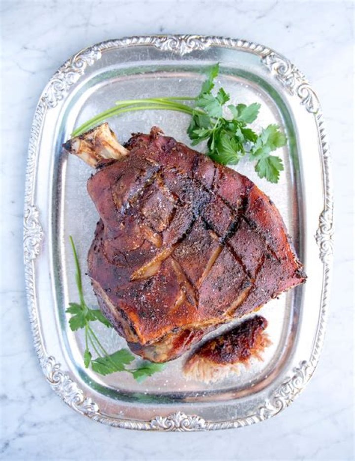 How long to cook pork shoulder at 300