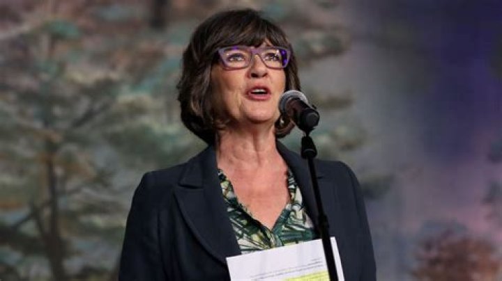 How much does Christiane Amanpour make a year?
