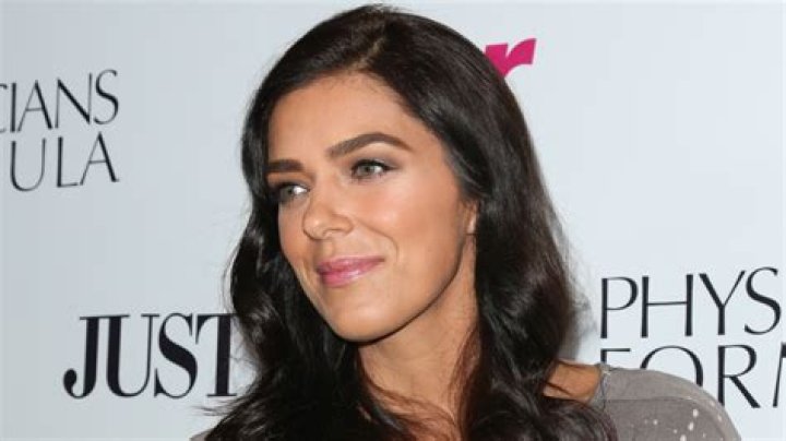 How Much Money Does Adrianne Curry Make? Latest Adrianne Curry Net Worth Income Salary