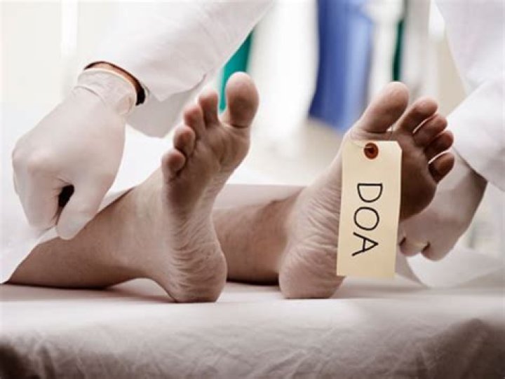 How to become an autopsy technician
