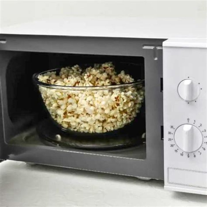 How to get burnt popcorn smell out of microwave