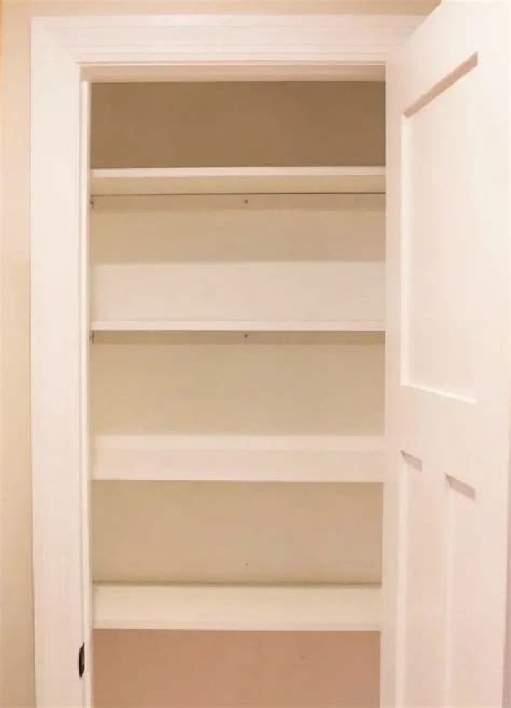 How to install closet shelves
