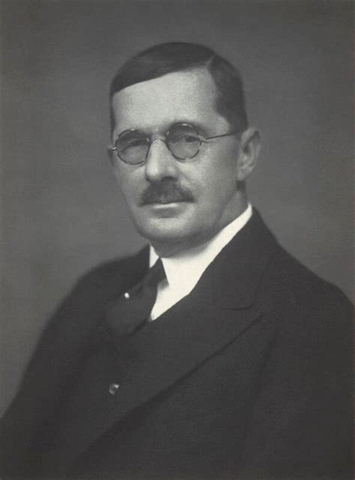 Hugh Scarlett, 7th Baron Abinger’s biography, net worth, fact, career, awards and life story
