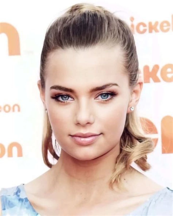 Indiana Evans Bio, Wiki, Age, Height, Family, Boyfriend, Movies, Awards and Net Worth.