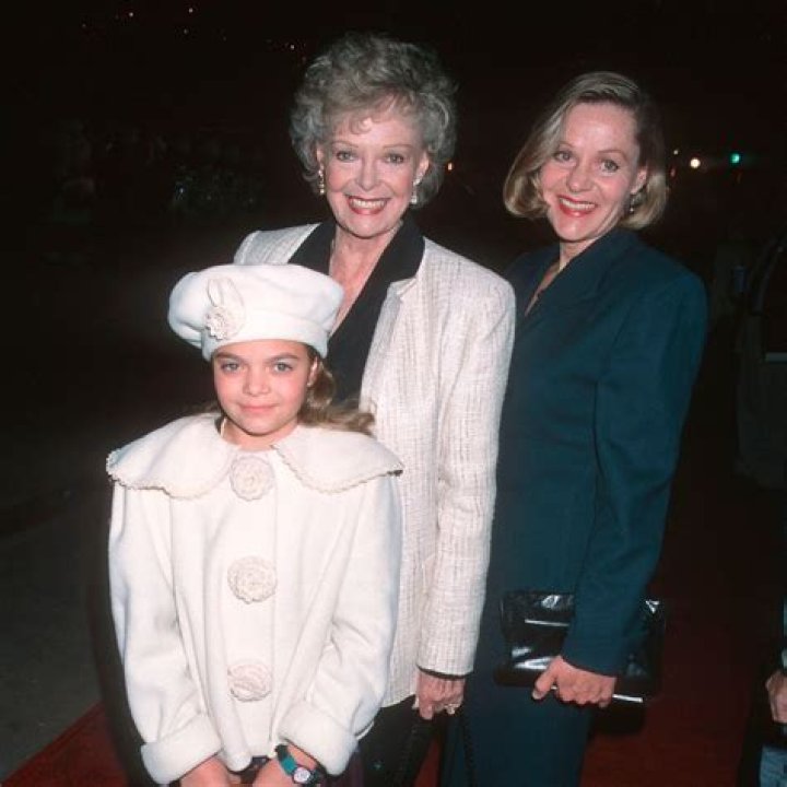Is June Lockhart married? Did June Lockhart have any kids? Is Anne Lockhart June Lockhart’s daughter?