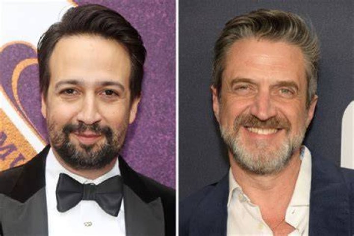 Is Raúl Esparza still married? Does Raúl Esparza have kids?