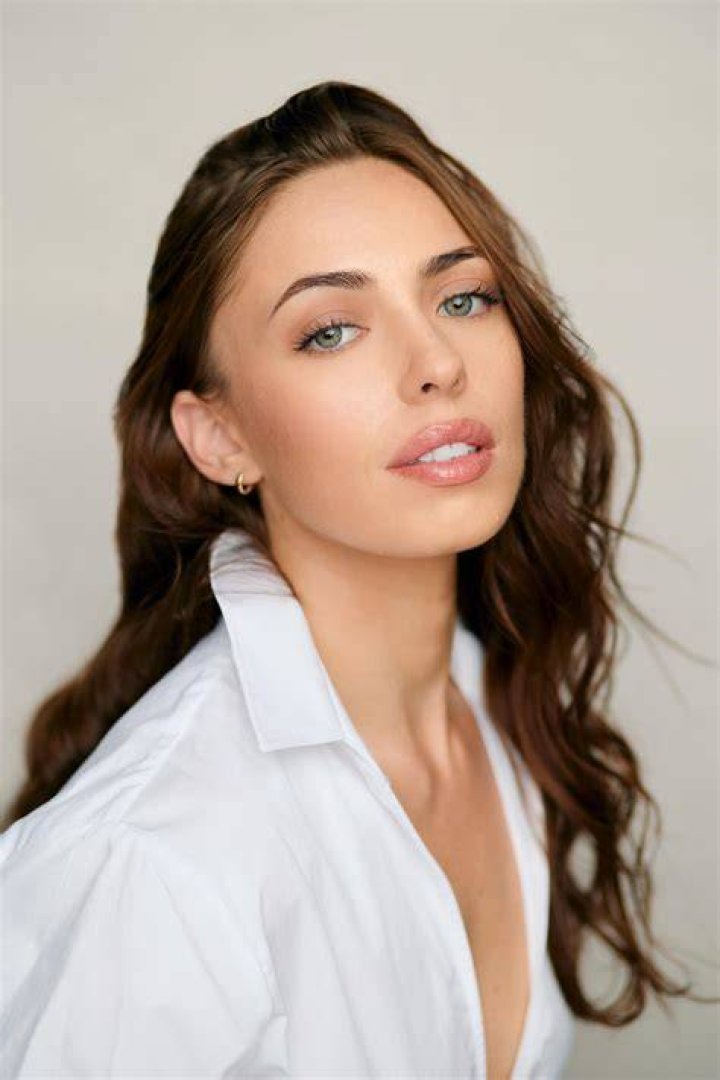 Isabella Ward Wikipedia, Age, Biography, Height, Boyfriend, Instagram