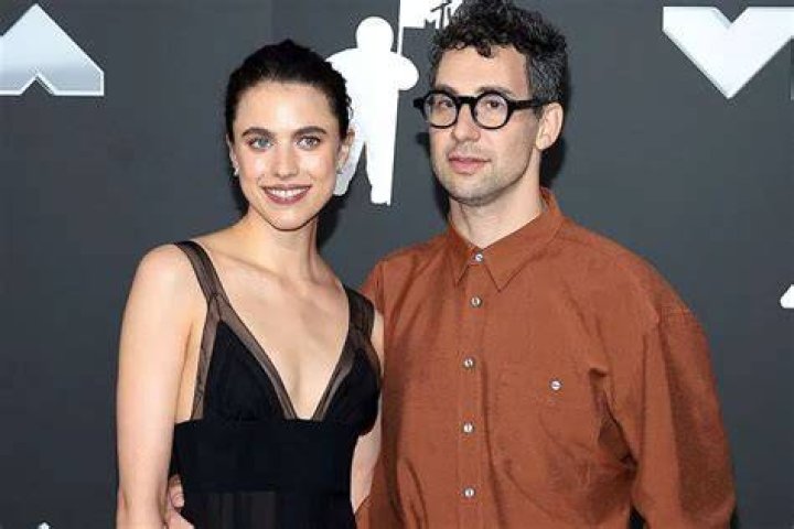 Jack Antonoff: Girlfriend, net worth, tattoos, smoking & body facts